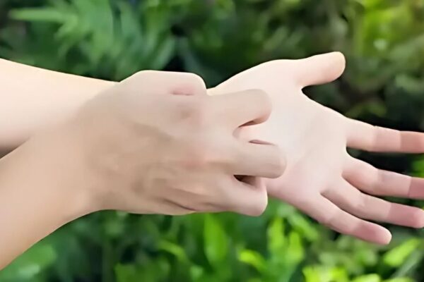 Left Palm Itching Spiritual Meaning